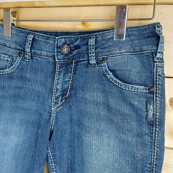 📣2/40$📣 SILVER SUKI Capri stretch jeans size 27 - Picture 2 of 8